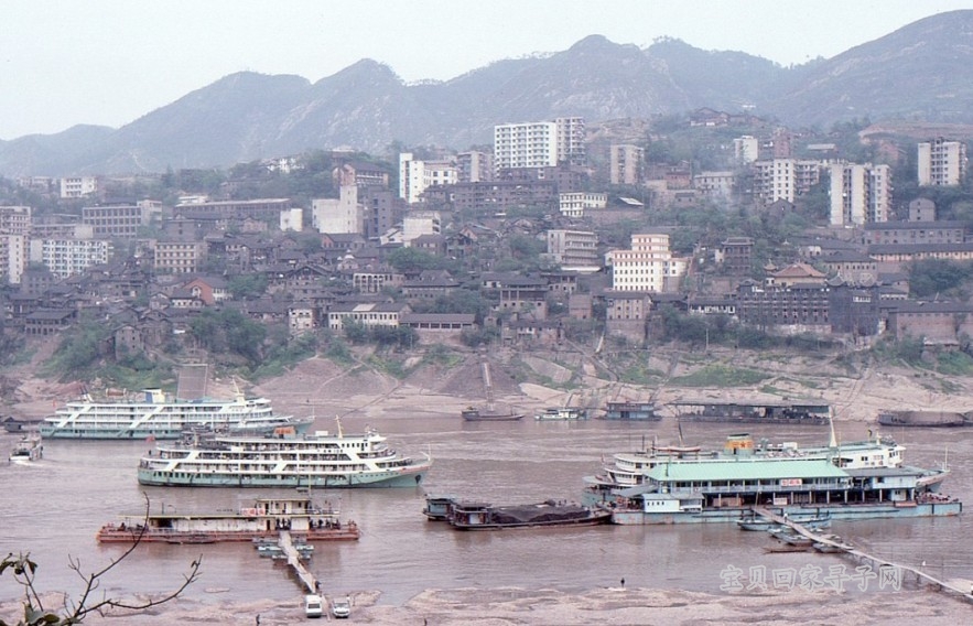 86年拍摄，图中囤船即为现在的朝天门七码头.jpg