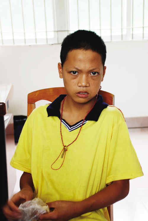 13岁左右，身高155厘米，体重39公斤，会讲白话肇庆口音，2009年9月1日18时救助于广州黄沙码头候车室。