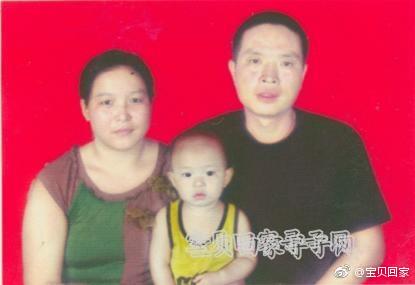 3969 赵文腾和父母.jpg
