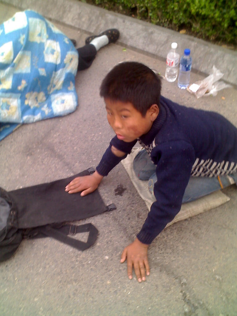 北京中关村11岁左右乞讨男孩(09年4月29日)