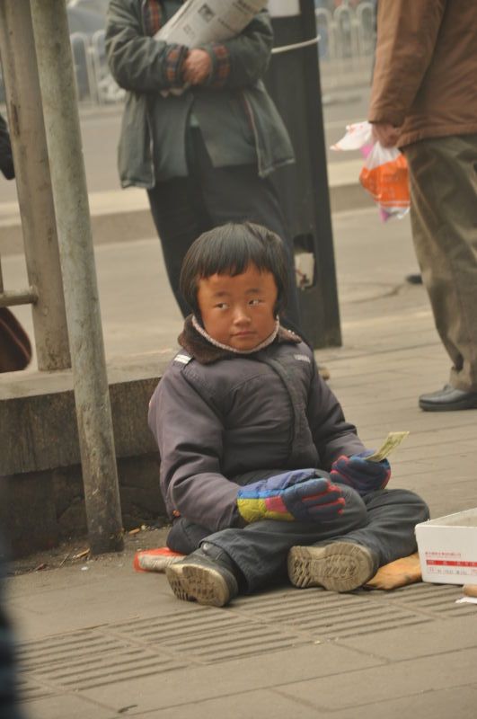 [求助]2010年1月10日，石家庄志愿者扫街发现乞讨8岁女童